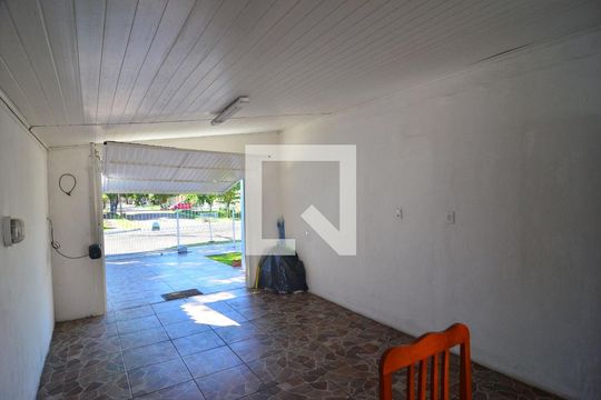 Garagem de casa à venda com 2 quartos, 95m² em Harmonia, Canoas