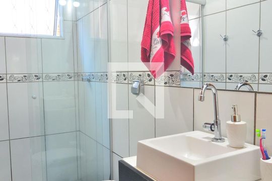 Banheiro social de casa à venda com 2 quartos, 95m² em Harmonia, Canoas