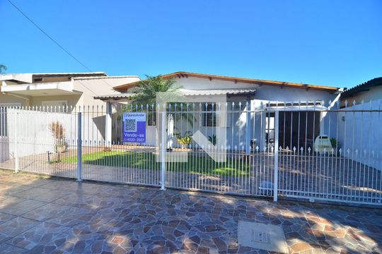 Fachada de casa à venda com 2 quartos, 95m² em Harmonia, Canoas