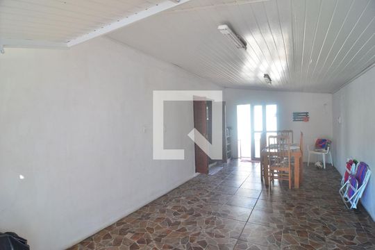 Garagem de casa à venda com 2 quartos, 95m² em Harmonia, Canoas