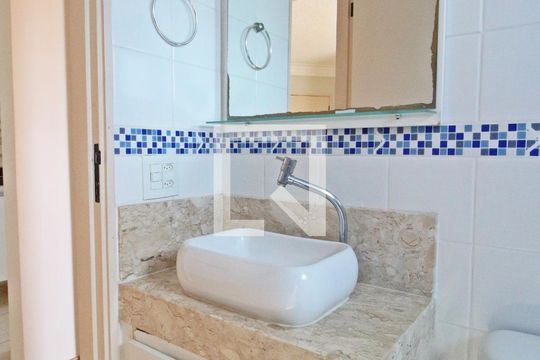 Banheiro de apartamento para alugar com 2 quartos, 50m² em Jardim Antonio Von Zuben, Campinas