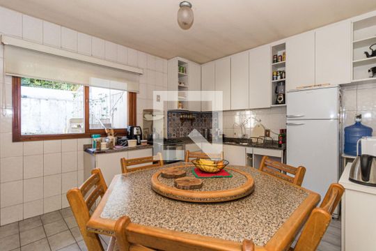 Cozinha de casa à venda com 4 quartos, 260m² em Rubem Berta, Porto Alegre