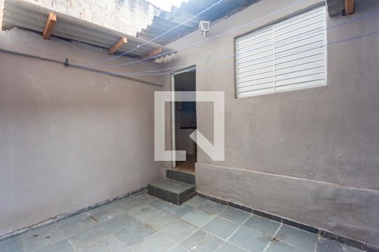Casa para alugar com 1 quarto, 26m² em Jardim Roberto, Osasco