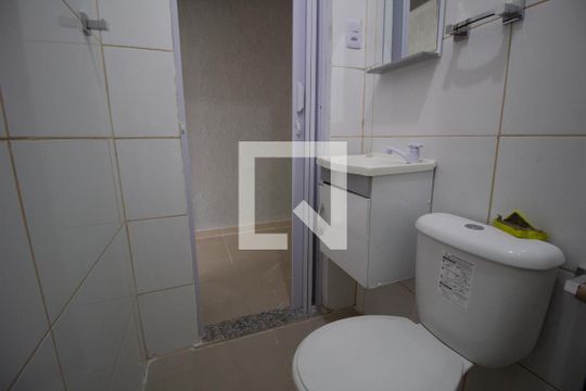 Banheiro  de kitnet/studio para alugar com 1 quarto, 50m² em Chácaras Arcampo, Duque de Caxias