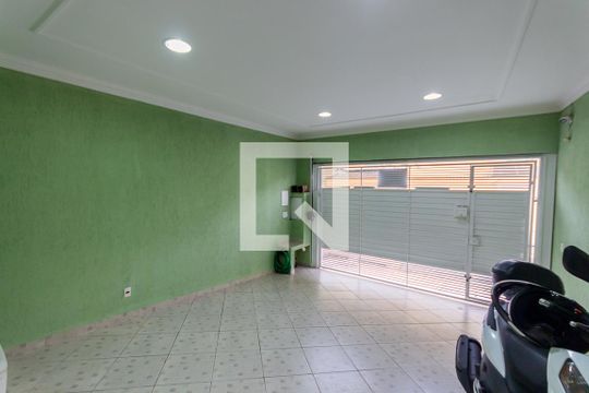 Garagem de casa à venda com 4 quartos, 200m² em Parque das Nações, Santo André