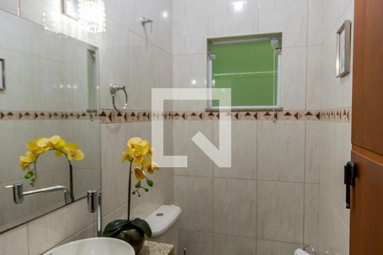Lavabo de casa à venda com 4 quartos, 200m² em Parque das Nações, Santo André