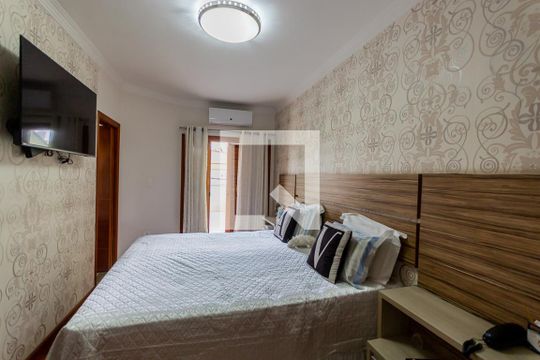 Suíte  de casa à venda com 4 quartos, 200m² em Parque das Nações, Santo André