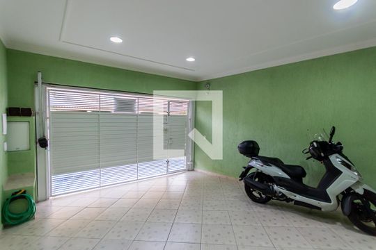 Garagem de casa à venda com 4 quartos, 200m² em Parque das Nações, Santo André