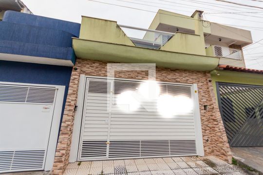 Fachada de casa à venda com 4 quartos, 200m² em Parque das Nações, Santo André