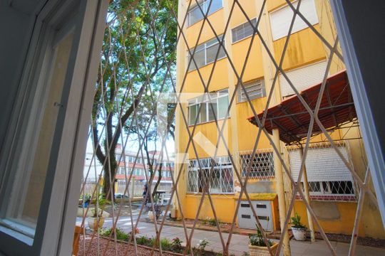Sala - Vista de apartamento à venda com 2 quartos, 70m² em Humaitá, Porto Alegre