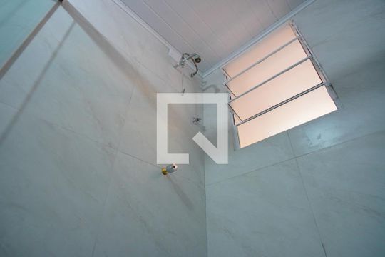 Banheiro Corredor de apartamento à venda com 2 quartos, 70m² em Humaitá, Porto Alegre