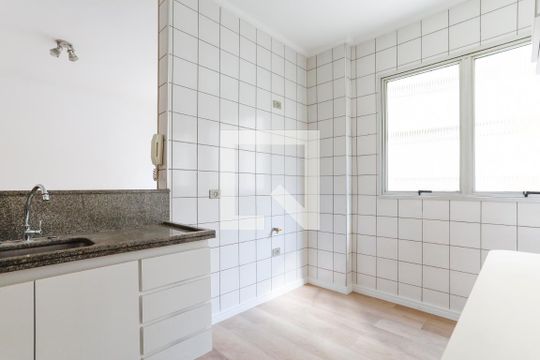 Cozinha de apartamento para alugar com 1 quarto, 40m² em Liberdade, São Paulo
