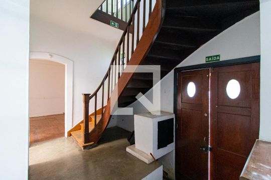Sala de casa à venda com 5 quartos, 180m² em Bela Vista, São Paulo
