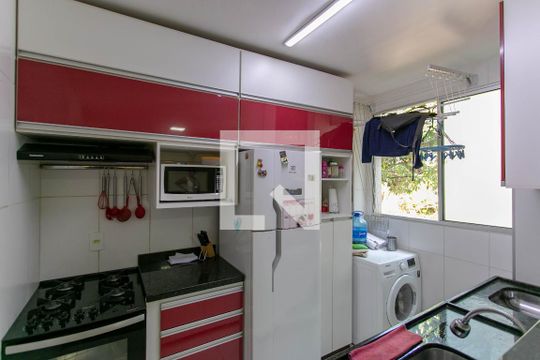 Cozinha e Área de Serviço de apartamento para alugar com 2 quartos, 44m² em São João Batista (venda Nova), Belo Horizonte
