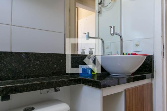 Banheiro de apartamento para alugar com 2 quartos, 44m² em São João Batista (venda Nova), Belo Horizonte