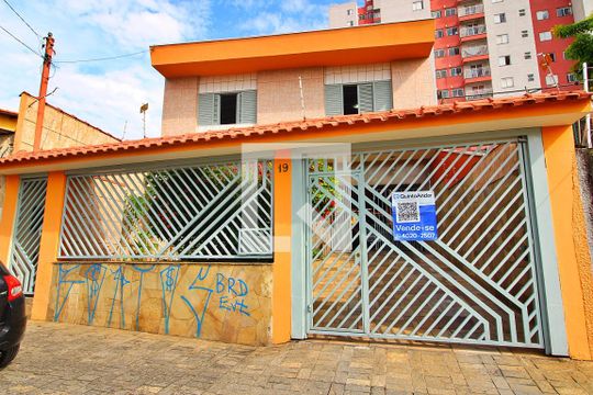 Fachada de casa à venda com 4 quartos, 148m² em Jardim Stetel, Santo André