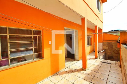 Quintal de casa à venda com 4 quartos, 148m² em Jardim Stetel, Santo André