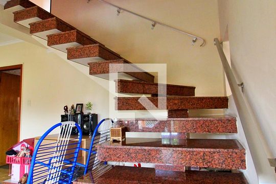 Escada de casa à venda com 4 quartos, 148m² em Jardim Stetel, Santo André
