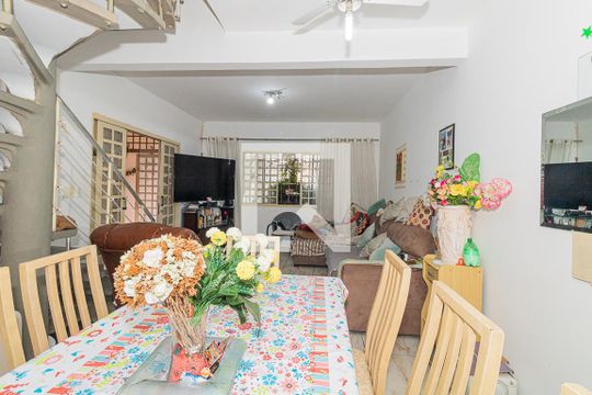 Sala - Casa 01 de casa à venda com 5 quartos, 150m² em Vila Nivi, São Paulo