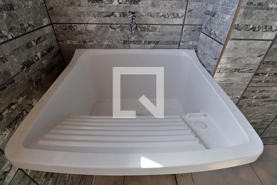 Área de Serviço de apartamento para alugar com 2 quartos, 49m² em Vila Eldízia, Santo André