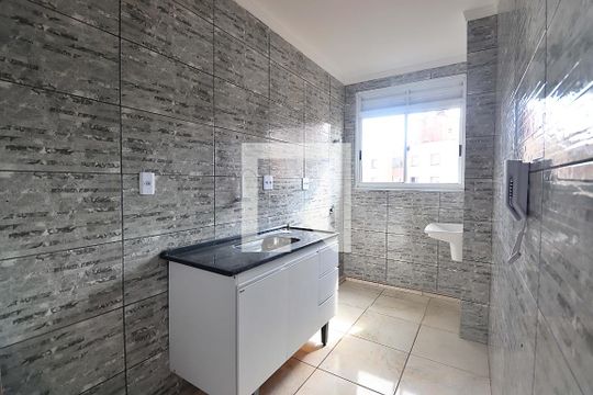 Cozinha de apartamento para alugar com 2 quartos, 49m² em Vila Eldízia, Santo André