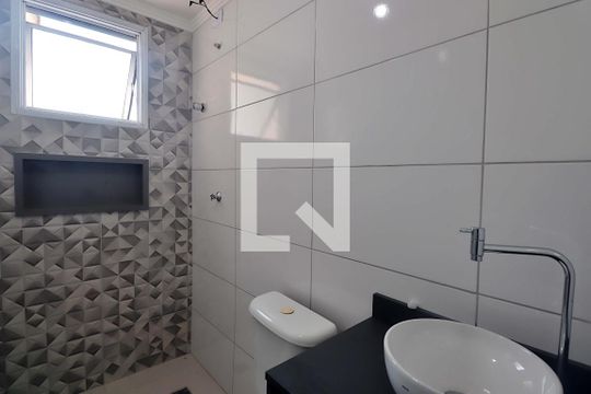 Banheiro de apartamento para alugar com 2 quartos, 49m² em Vila Eldízia, Santo André