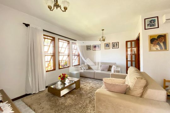 Sala de Estar de casa à venda com 3 quartos, 240m² em São José, Novo Hamburgo