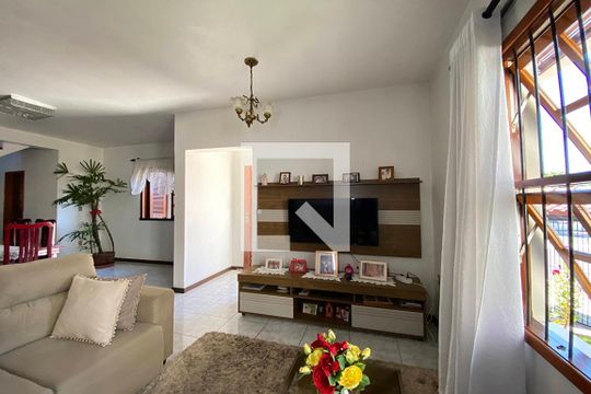 Sala de Estar de casa à venda com 3 quartos, 240m² em São José, Novo Hamburgo