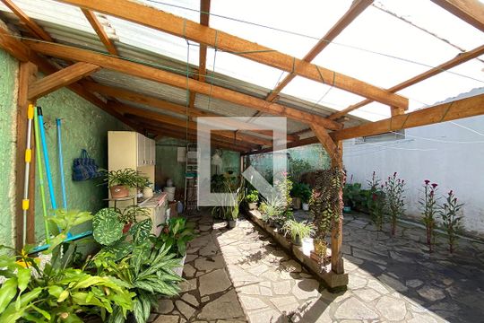 Quintal  de casa à venda com 3 quartos, 240m² em São José, Novo Hamburgo