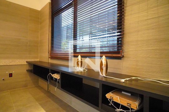 Lavanderia de apartamento à venda com 2 quartos, 70m² em Boa Vista, Porto Alegre