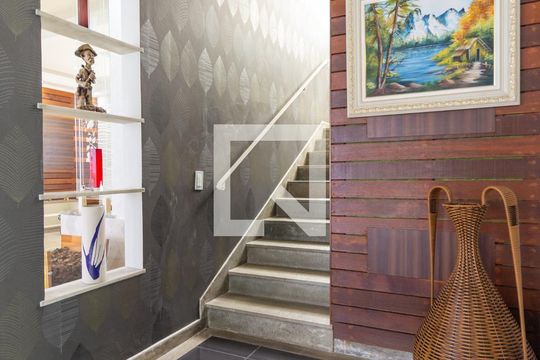 Escada Quartos de casa à venda com 3 quartos, 500m² em Jardim Bonfiglioli, São Paulo