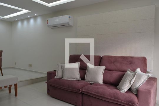 Sala de casa à venda com 3 quartos, 270m² em Taquara, Rio de Janeiro