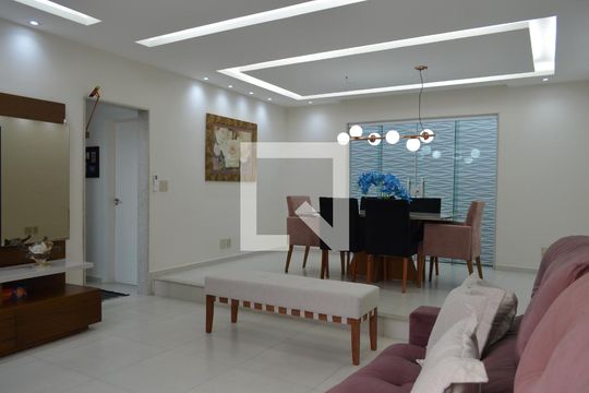 Casa à venda com 3 quartos, 270m² em Taquara, Rio de Janeiro