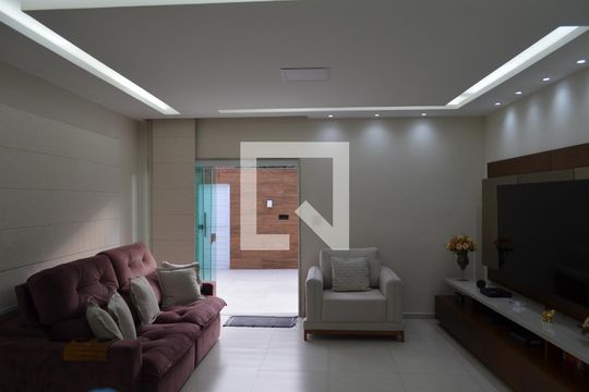 Sala de casa à venda com 3 quartos, 270m² em Taquara, Rio de Janeiro