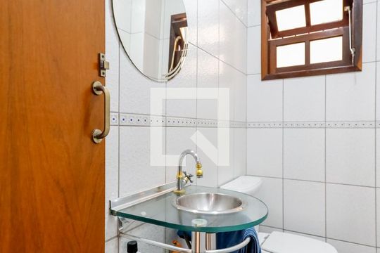 Casa à venda com 3 quartos, 240m² em Vila Nivi, São Paulo