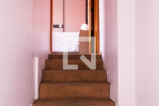 Escada de casa à venda com 3 quartos, 194m² em Planalto, São Bernardo do Campo