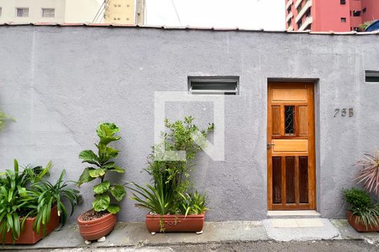 Fachada de casa para alugar com 1 quarto, 55m² em Vila Nova Conceição, São Paulo