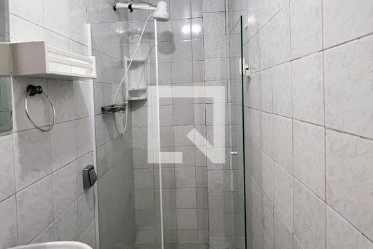 Banheiro de casa para alugar com 1 quarto, 55m² em Vila Nova Conceição, São Paulo