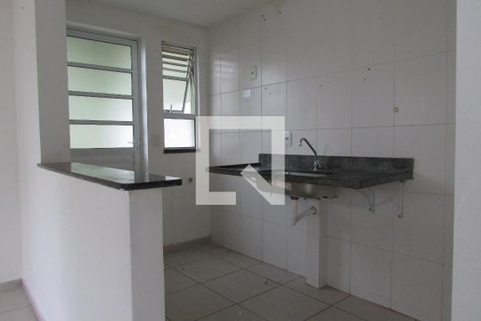 Cozinha de casa de condomínio para alugar com 2 quartos, 89m² em Guaratiba, Rio de Janeiro