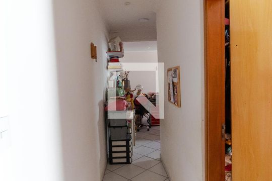 Corredor (Casa 02) de casa para alugar com 4 quartos, 106m² em Vila Paraiso, Campinas