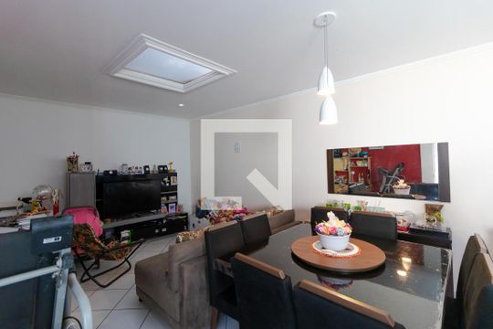 Sala (Casa 02) de casa para alugar com 4 quartos, 106m² em Vila Paraiso, Campinas