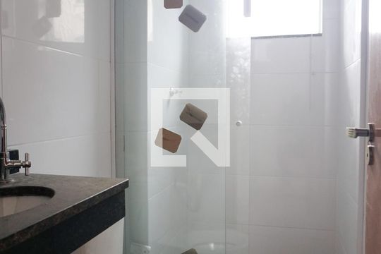 Banheiro de apartamento para alugar com 1 quarto, 35m² em Parque Boturussu, São Paulo