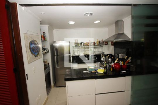 Cozinha de casa para alugar com 4 quartos, 1000m² em Morro Espirito Santo, Porto Alegre