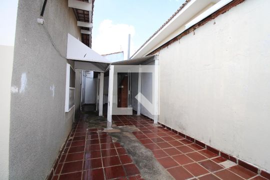 Quintal de casa à venda com 3 quartos, 176m² em Parque Imperador, Campinas