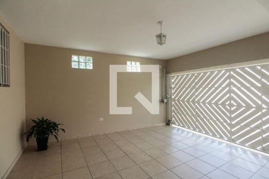 Garagem de casa à venda com 3 quartos, 200m² em Parque Sevilha, São Paulo
