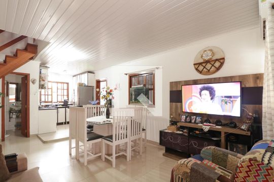 Casa à venda com 2 quartos, 140m² em Campo Novo, Porto Alegre