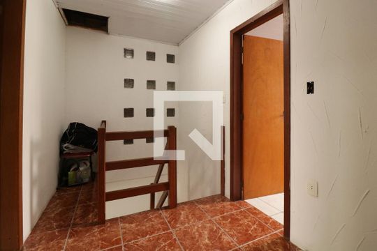 Corredor de casa à venda com 2 quartos, 140m² em Campo Novo, Porto Alegre