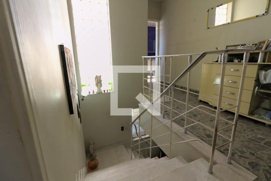 Escada de casa para alugar com 2 quartos, 240m² em Perdizes, São Paulo