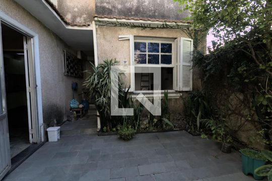 Quintal de casa para alugar com 2 quartos, 240m² em Perdizes, São Paulo