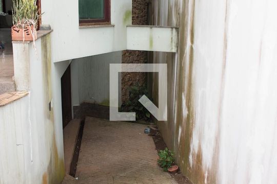 Garagem de casa à venda com 3 quartos, 400m² em Jardim Nossa Senhora do Carmo, São Paulo